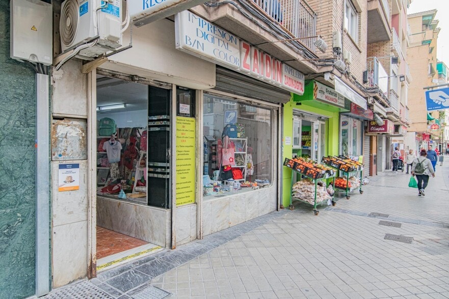 Local en Granada, Granada en venta - Foto del edificio - Imagen 2 de 8