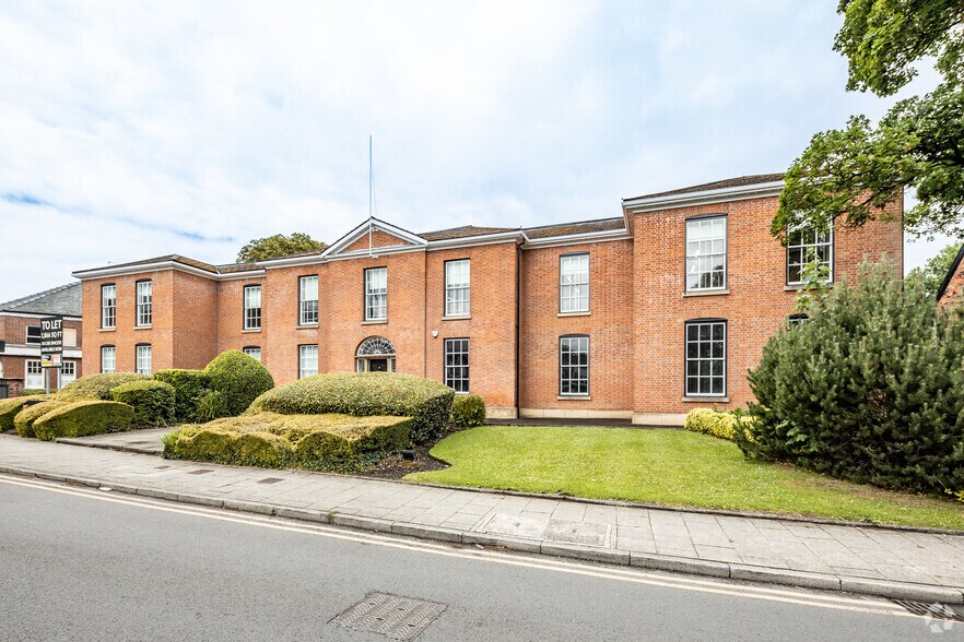 High St, Cheadle en alquiler - Foto del edificio - Imagen 2 de 2