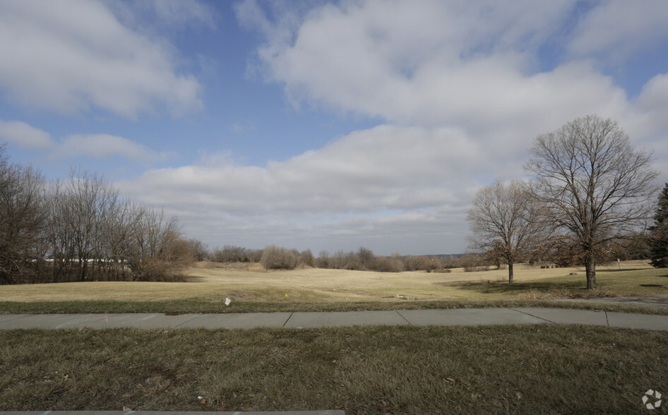 708 W Foxwood Dr, Raymore, MO en venta - Foto principal - Imagen 1 de 2