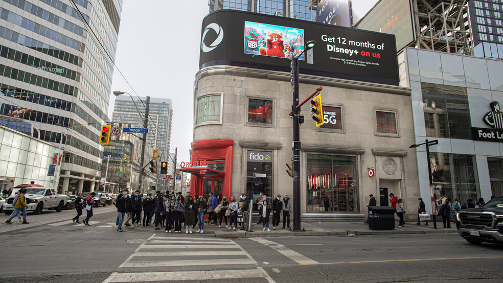 302 Yonge St, Toronto, ON en alquiler - Foto del edificio - Imagen 2 de 3