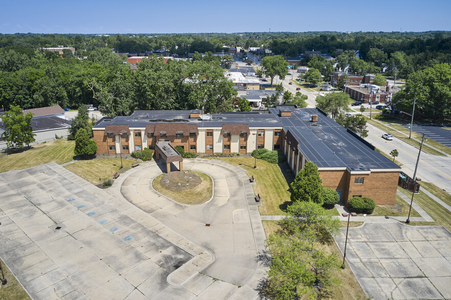 16231 Broadway Ave, Maple Heights, OH en alquiler - Foto del edificio - Imagen 1 de 18