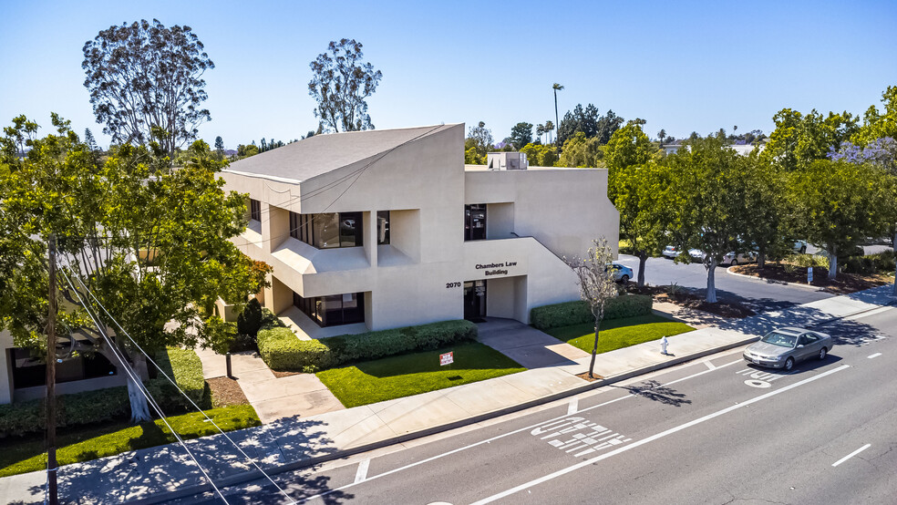 2070 N Tustin Ave, Santa Ana, CA en venta - Foto del edificio - Imagen 1 de 24