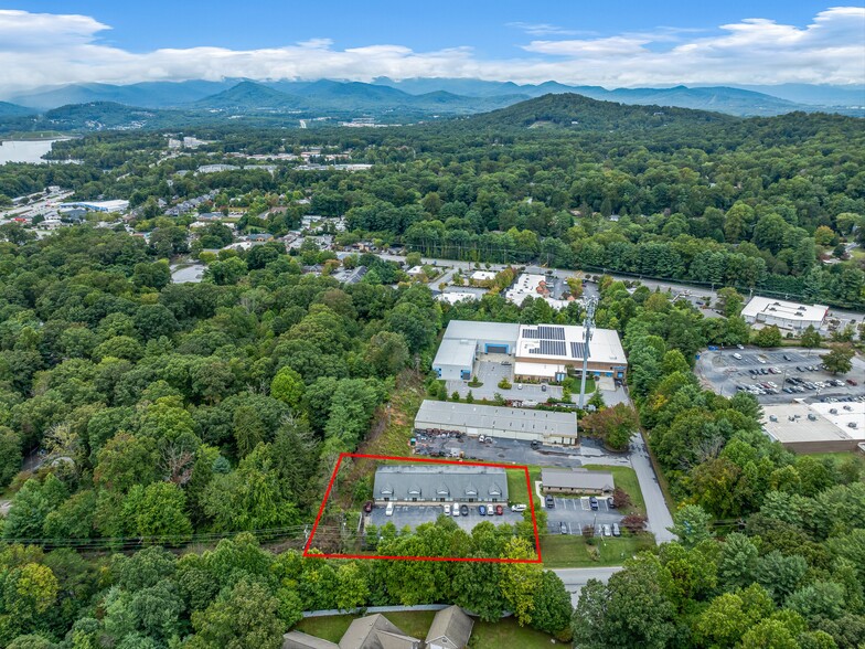 3179 Sweeten Creek Rd, Asheville, NC en alquiler - Foto del edificio - Imagen 3 de 33