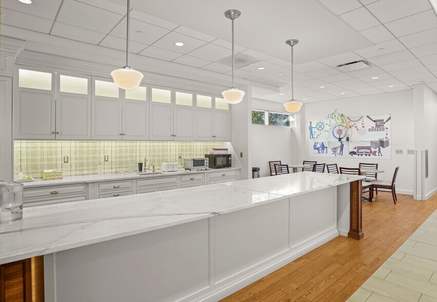 595 Westport Ave, Norwalk, CT en alquiler - Foto del interior - Imagen 3 de 16