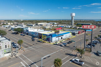 100% Leased Corner Retail w/ Billboard Income - Inmueble