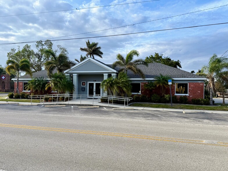 128 W Charlotte Ave, Punta Gorda, FL en venta - Foto del edificio - Imagen 2 de 65