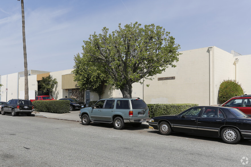 14921-14925 Calvert St, Van Nuys, CA en alquiler - Foto del edificio - Imagen 2 de 3