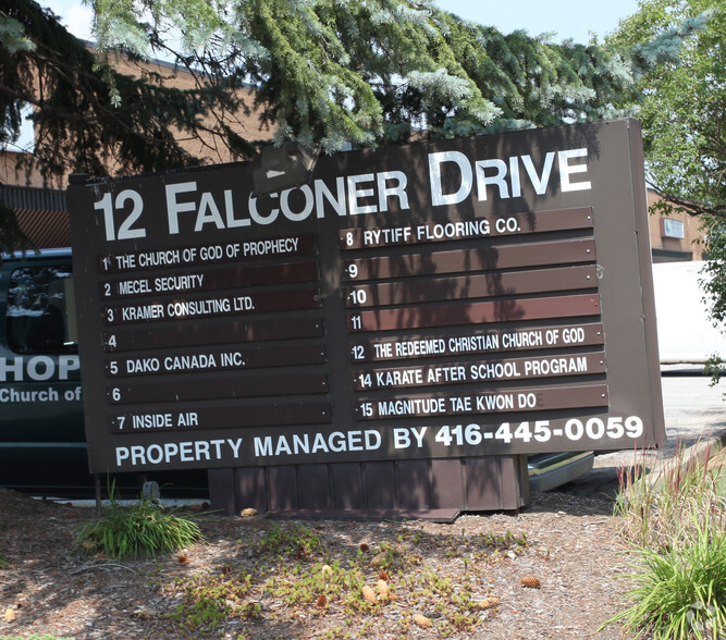 12 Falconer Dr, Mississauga, ON en venta - Foto del edificio - Imagen 2 de 3