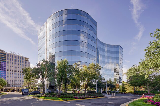 Más detalles de 8609 Westwood Center Dr, Vienna, VA - Oficina en alquiler