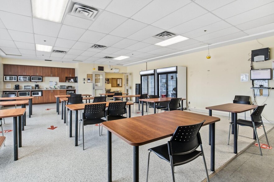 123 Av Avro, Dorval, QC en alquiler - Foto del interior - Imagen 1 de 8