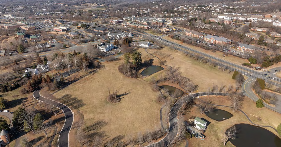 Worrell Drive, Charlottesville, VA en venta - Vista aérea - Imagen 3 de 11