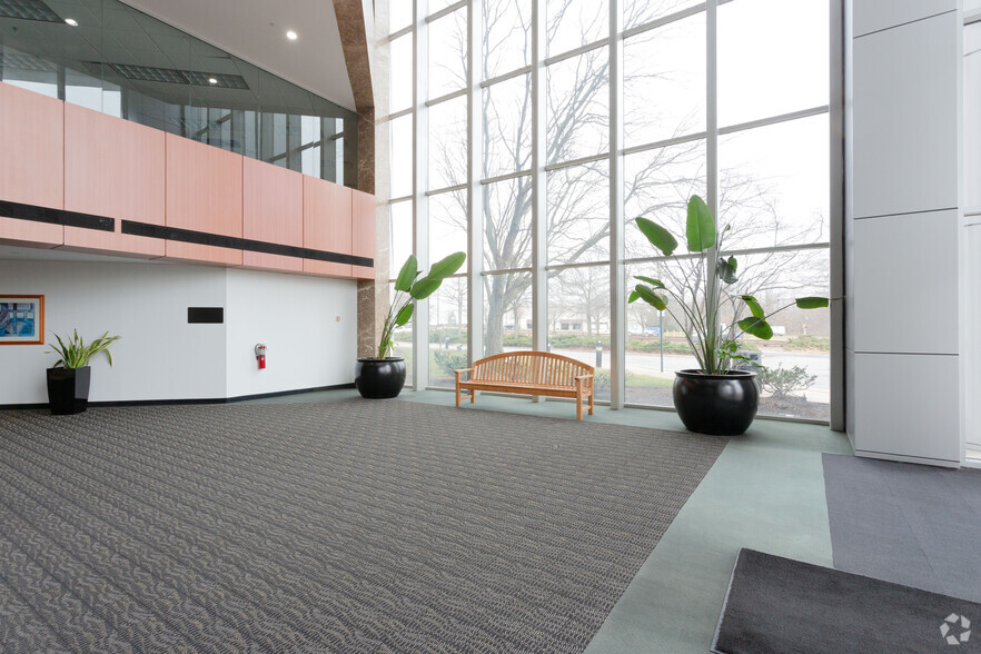 399 Campus Dr, Somerset, NJ en alquiler - Lobby - Imagen 2 de 9