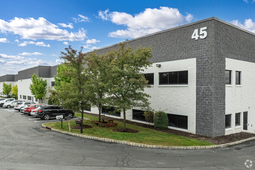 45 Turner Dr, Middletown, NY en alquiler - Foto del edificio - Imagen 1 de 18