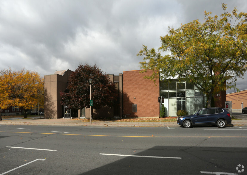 41 Second St W, Cornwall, ON en alquiler - Foto del edificio - Imagen 2 de 3