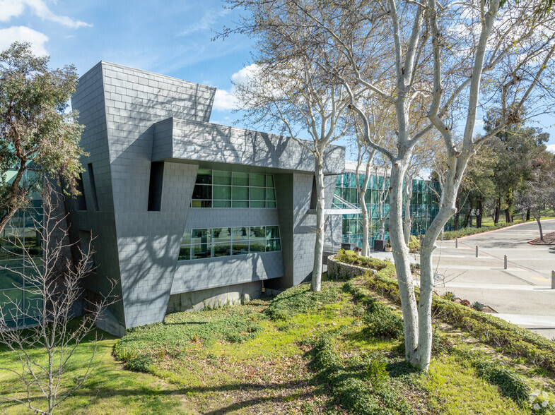 27200 Tourney Rd, Valencia, CA en alquiler - Foto del edificio - Imagen 2 de 27