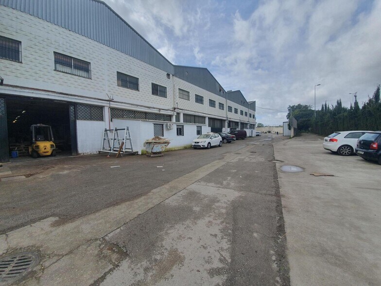 Nave en Alcalá de Guadaíra en alquiler - Foto del edificio - Imagen 2 de 14