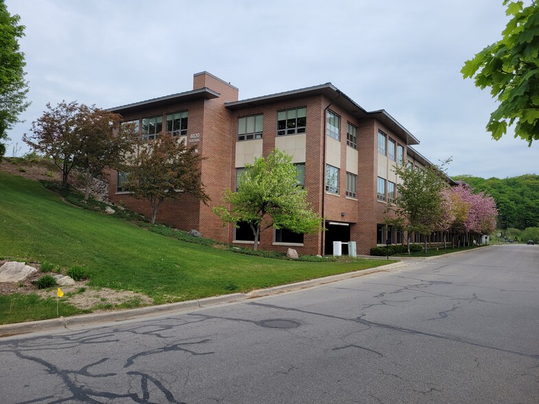 4020 Copper View, Traverse City, MI en alquiler - Foto del edificio - Imagen 2 de 13