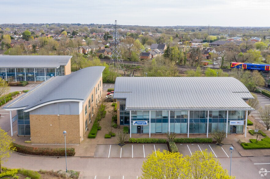 115-120 Wharfedale Rd, Wokingham en alquiler - Foto del edificio - Imagen 2 de 4