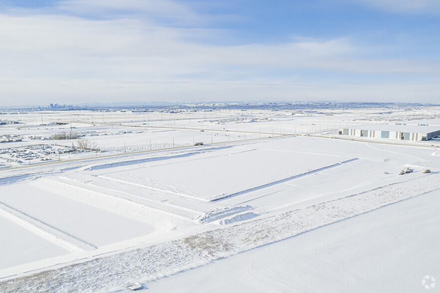 1 Nose Creek Blvd, Calgary, AB en alquiler - Foto principal - Imagen 3 de 5