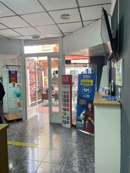Local en Torrevieja en alquiler - Vestíbulo - Imagen 1 de 11