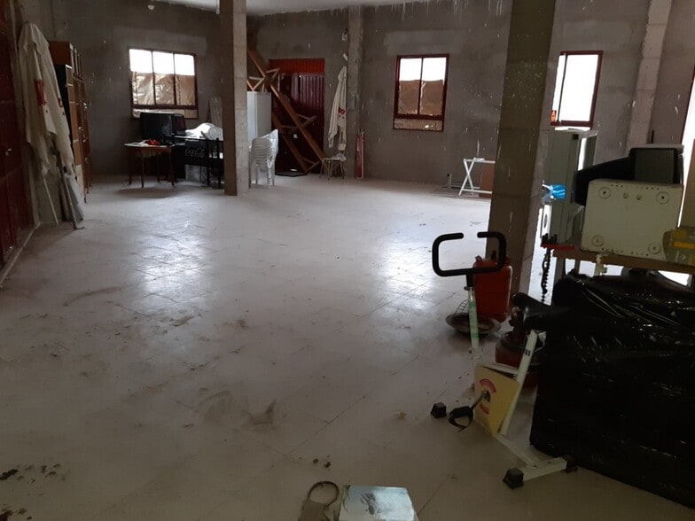 Local en Villamayor en venta - Foto del edificio - Imagen 3 de 11