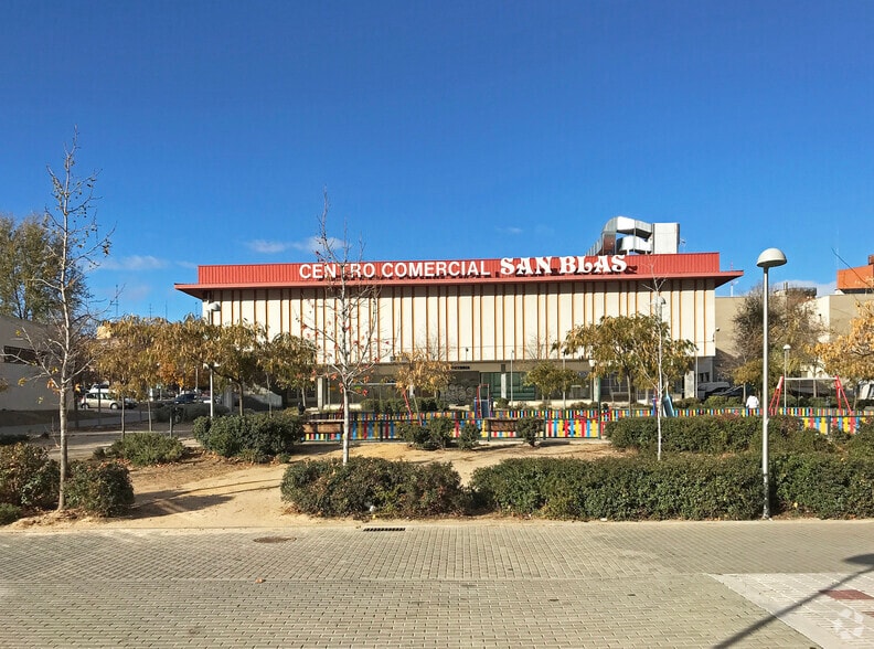 Local en Madrid, Madrid en venta - Foto del edificio - Imagen 3 de 3