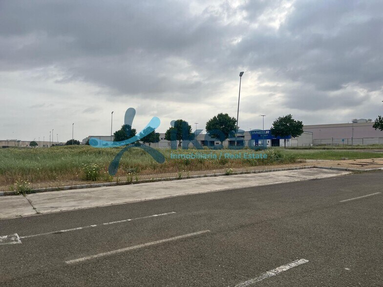 Terreno en Alcalá de Guadaíra, Sevilla en venta - Foto del edificio - Imagen 2 de 10