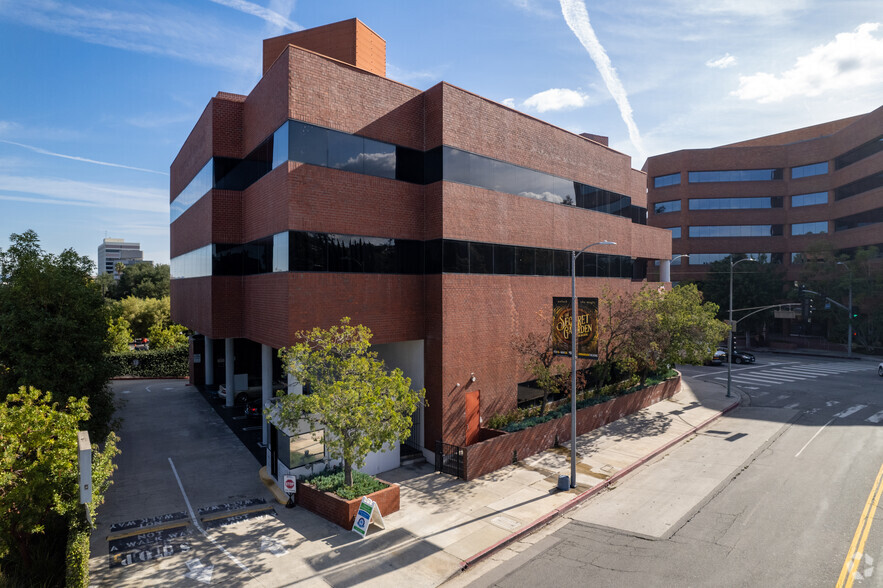 16861 Ventura Blvd, Encino, CA en alquiler - Foto del edificio - Imagen 2 de 6