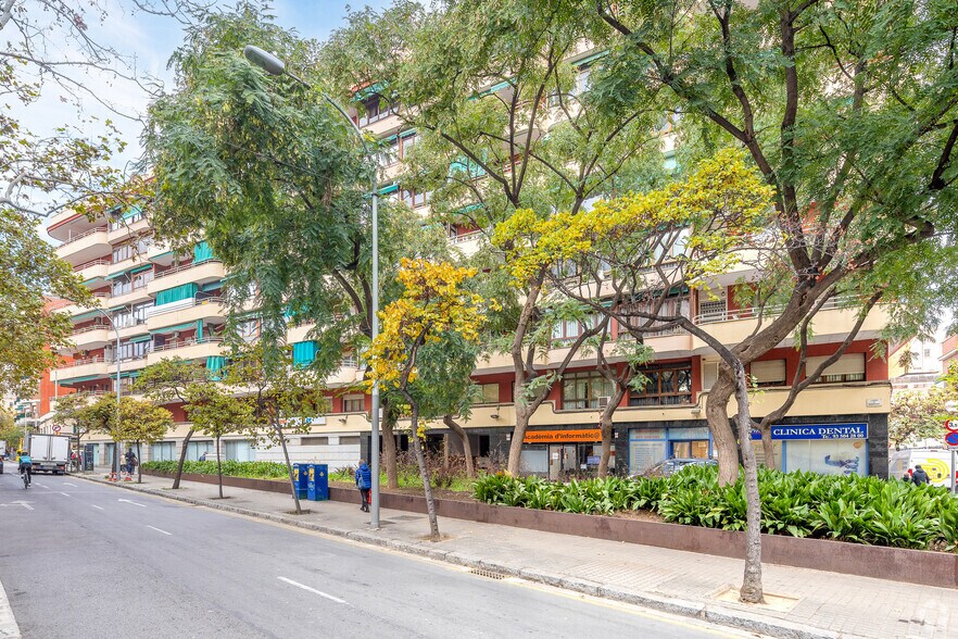 Edificio residencial en Barcelona, Barcelona en venta - Foto del edificio - Imagen 3 de 3