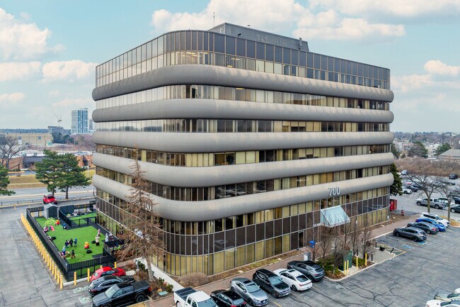 Más detalles de 700 Dorval Dr, Oakville, ON - Oficina en alquiler
