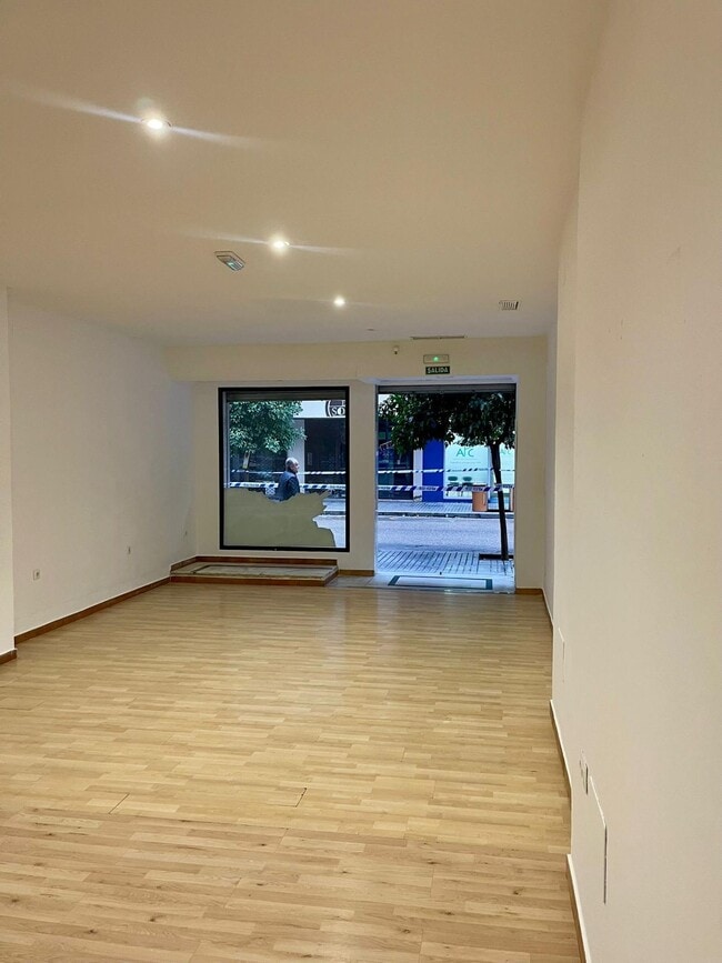 Más detalles de Calle Tras la Puerta, Córdoba - Local en alquiler