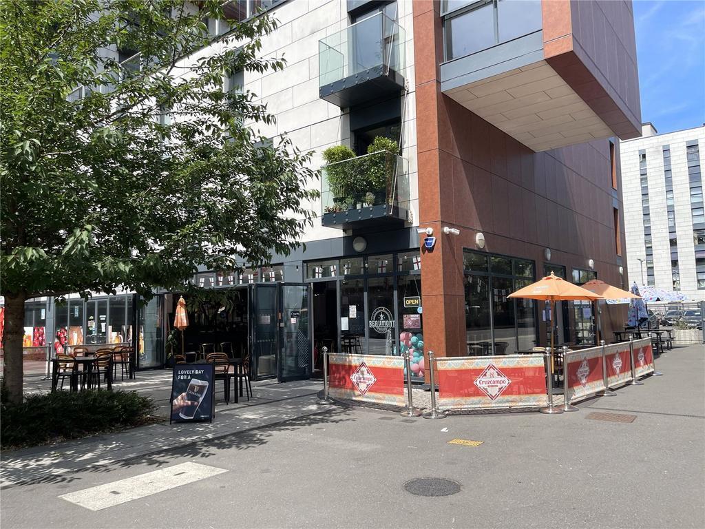 73 Victoria Av, Southend-On-Sea en venta Foto del edificio- Imagen 1 de 63