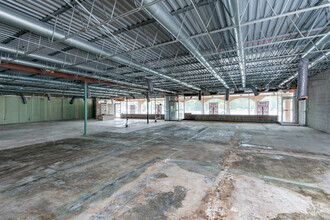 2410 10th Ave, South Milwaukee, WI en alquiler Foto del interior- Imagen 2 de 2