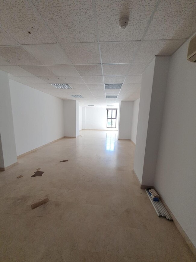 Más detalles de Calle Caminos, 4, SEVILLA - Oficina en alquiler