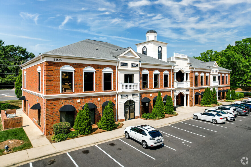 11535 Carmel Commons Blvd, Charlotte, NC en alquiler - Foto principal - Imagen 1 de 4