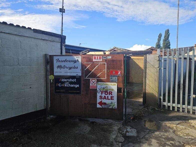 151 Ash Rd, Aldershot en alquiler - Foto del edificio - Imagen 2 de 15