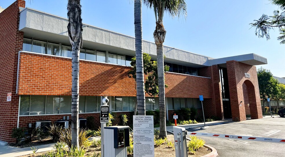 19231 Victory Blvd, Reseda, CA en alquiler - Foto del edificio - Imagen 1 de 13