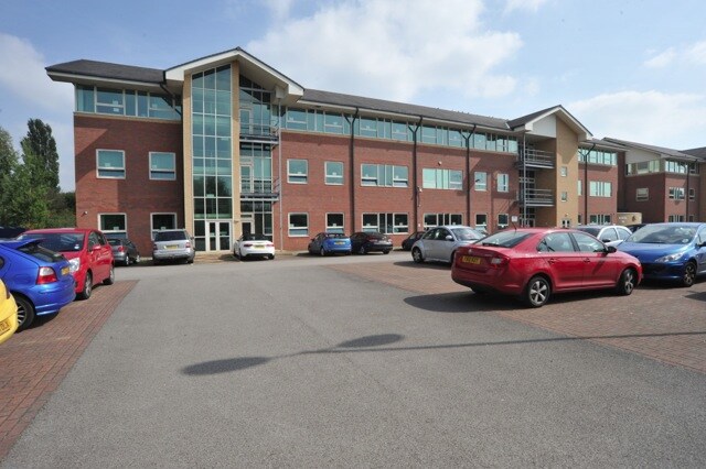 Westwood Park Dr, Wigan en alquiler - Foto del edificio - Imagen 2 de 2