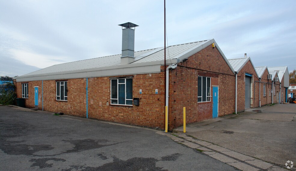 211 Torrington Ave, Coventry en venta - Foto del edificio - Imagen 3 de 4