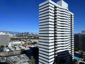 11755 Wilshire Blvd, Los Angeles, CA en alquiler Foto del edificio- Imagen 1 de 4