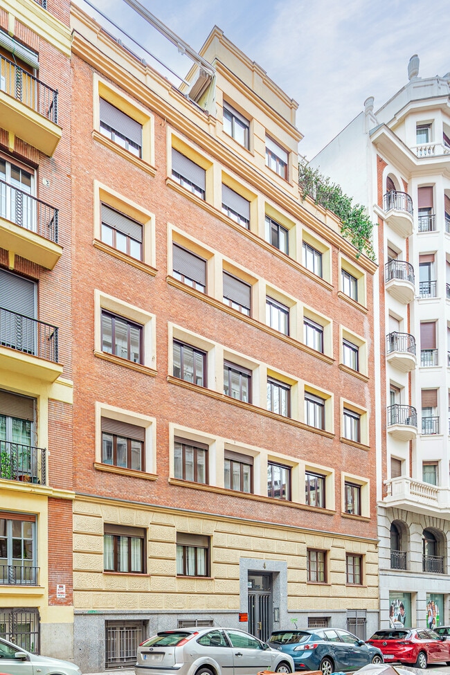 Más detalles de Calle Eguilaz, 4, Madrid - Edificio residencial​ en venta