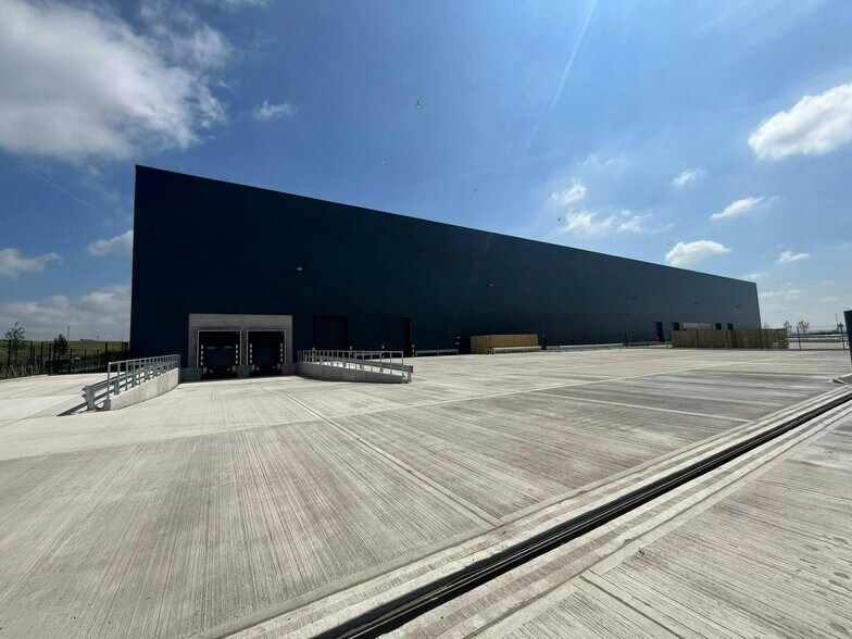 Coldharbour Ln, Rainham en alquiler - Foto del edificio - Imagen 2 de 6