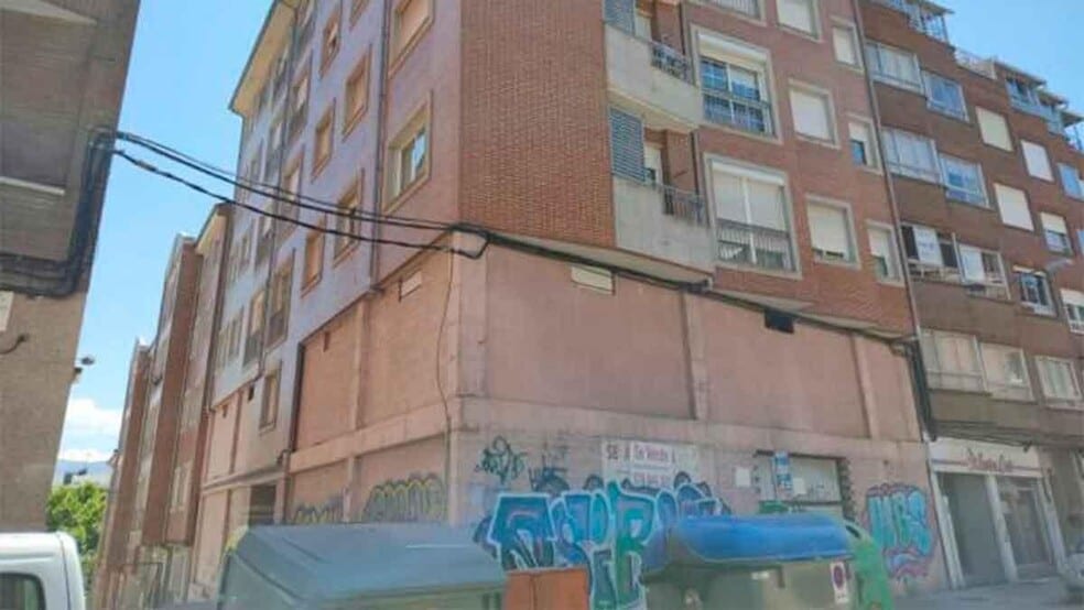 Local en Ponferrada, León en venta - Foto del edificio - Imagen 1 de 5