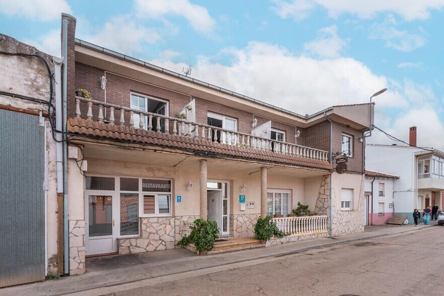 Calle Espolón Abajo, 6, Bercianos del Páramo, León en venta - Foto del edificio - Imagen 3 de 50