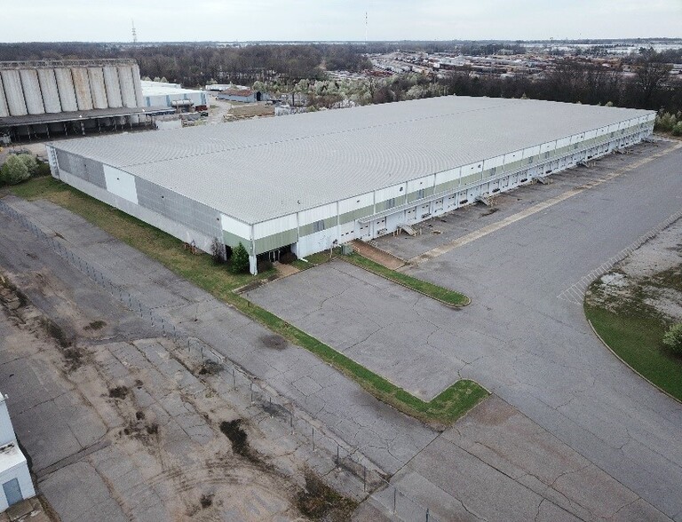 4270 Chrysler Dr, Memphis, TN en alquiler - Foto del edificio - Imagen 1 de 11