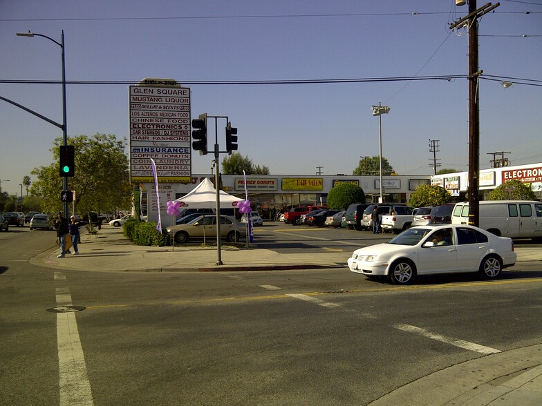 21101-21121 Sherman Way, Canoga Park, CA en alquiler - Foto del edificio - Imagen 2 de 6