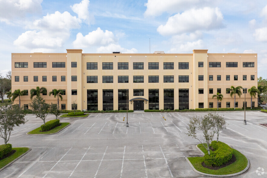 12769 Gateway Blvd, Fort Myers, FL en alquiler - Foto del edificio - Imagen 1 de 7