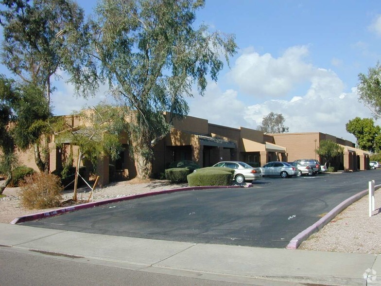 7750-7755 E Gelding Dr, Scottsdale, AZ en alquiler - Foto del edificio - Imagen 2 de 24