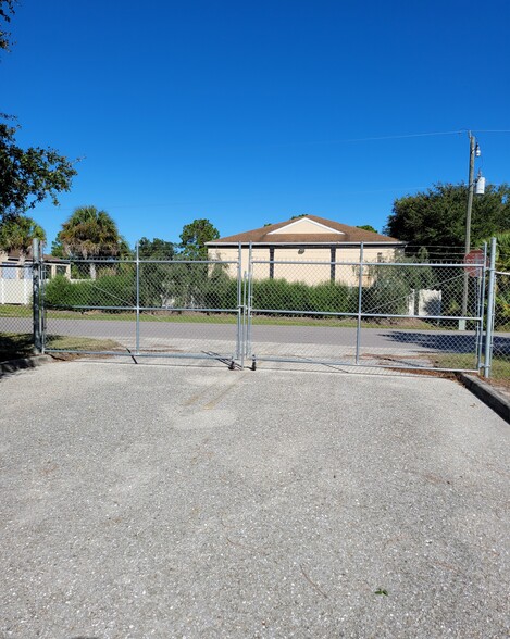 25451 Fortran Rd, Punta Gorda, FL en venta - Foto del edificio - Imagen 2 de 16