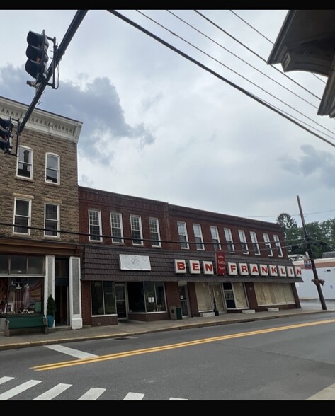 115 W Maple Ave, Fayetteville, WV en alquiler - Foto del edificio - Imagen 3 de 29